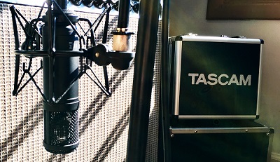 TASCAM TM-280 ไมค์สำหรับจ่อเครื่องดนตรี เช่น กลอง กีตาร์ ใช้บันทึกเสียงได้ทั้งในสตูริโอ และนอกสถานที่ สามารถใช้บันทึกเสียงสิ่งแวดล้อม หรือเสียงธรรมชาติ